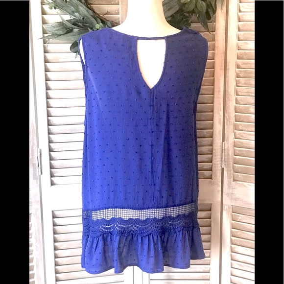 2/$15 MIX&MATCH  ✴️LAST ONE ✴️ SLEEVELESS DOTTED TOP W/ RUFFLED HEM - Picture 2 of 5